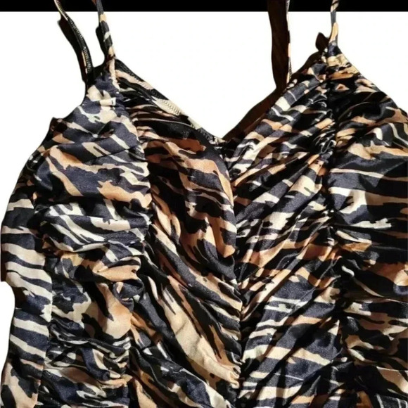 Womans One Piece Swim Bathing Suit size 16 shirred gathered  front - Picture 4 of 8